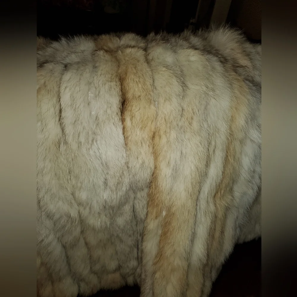 FULL & FLUFFY! FINLAND FOX FUR COAT by NIKI M - Picture 4 of 8